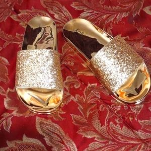 Women's gold glitter slide-on fashion sandals!